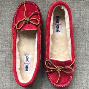 NEW! Minnetonka Cally Slippers RED Women's Sz 9